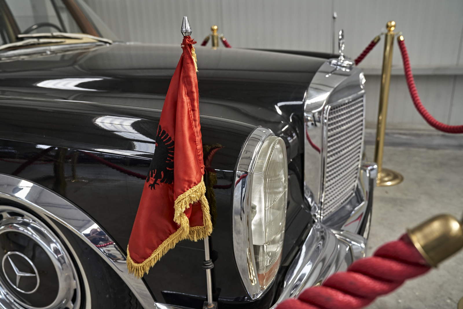 Roadtrip Albanien with Mercedes W123 300 TD